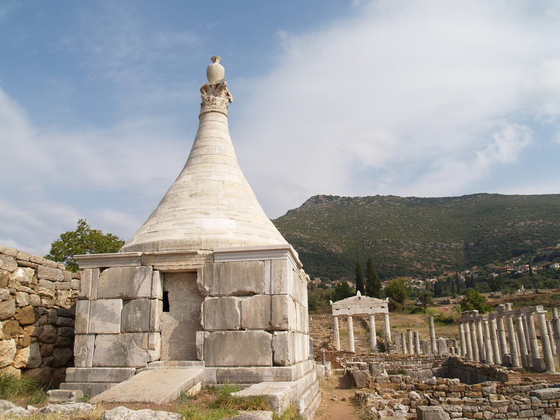 Antica-messinia-monumento-funerario-foto-di-carlo-terracciano