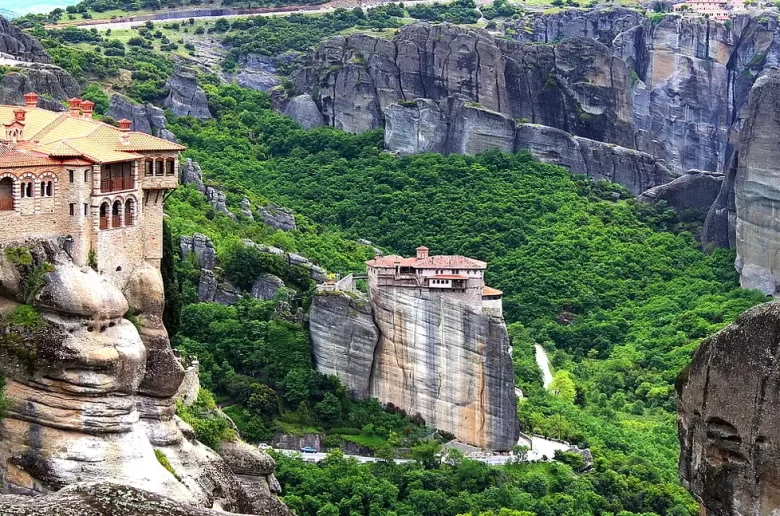 Meteora-Grecia-del-Nord-httpspixabay.comituserscomtechsys-4892277