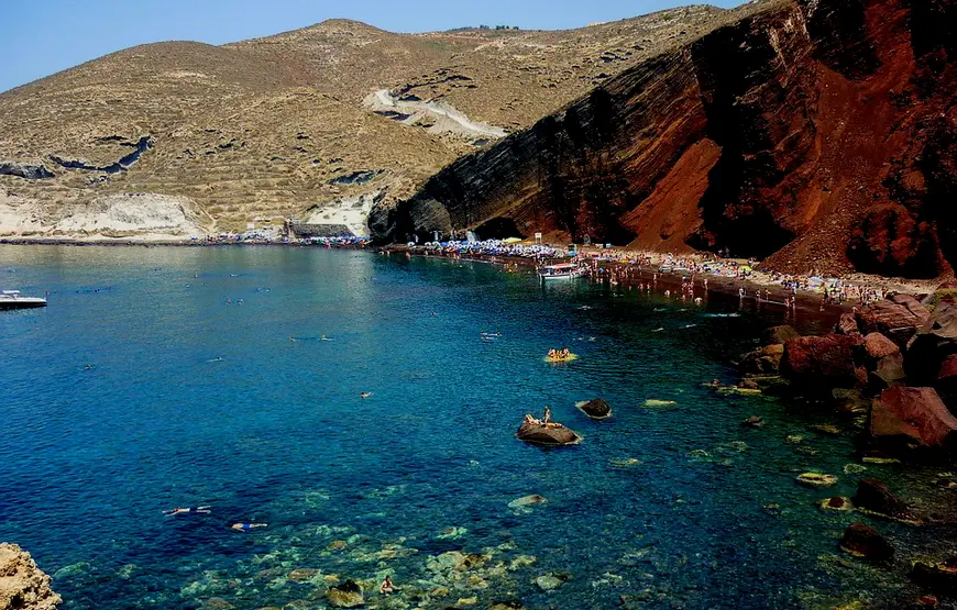 santorini-in-16-parole-greche-red-beach