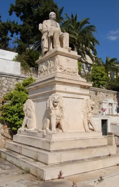 Tomba-di-Averoff-primo-cimitero-di-atene-fonte-Portum-at-en.wikipedia