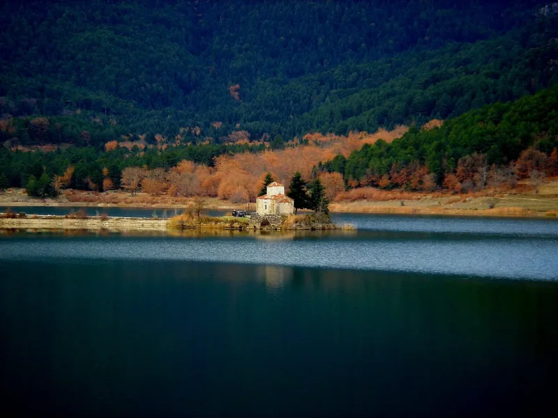 Lago_Doxa_-_Agios-Fanourios-By-Georgios-Pazios-(Alaniaris)