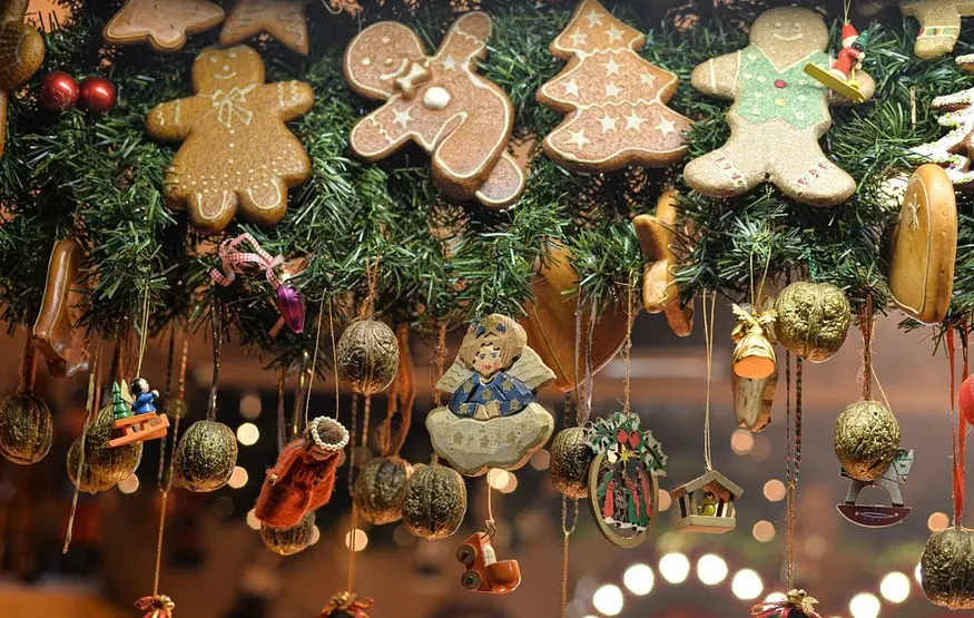 decorazioni-natalizie-nei-mercatini-di-natale-tallin-riga-vilnius